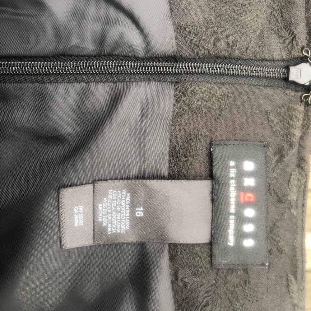 Skirt Black with belt size 16 - Picture 9 of 11